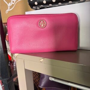 SHOW LISTING: Tory Burch Pink Wallet